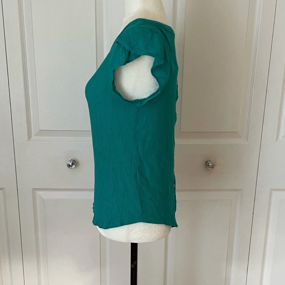 Sweet Wanderer Women's Green Round Neck Tab Sleeve Short Sleeve Top Size S